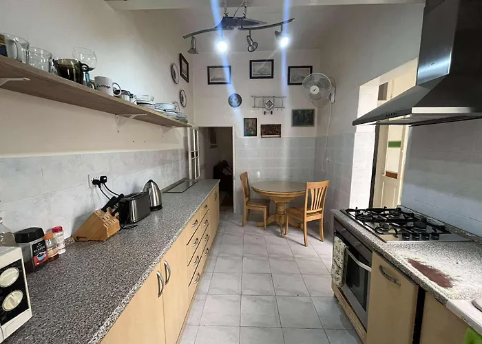 Traditional Maltese In Townhouse Pensiune Sliema