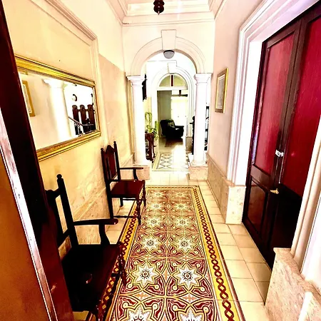 Traditional Maltese In Townhouse Guest house